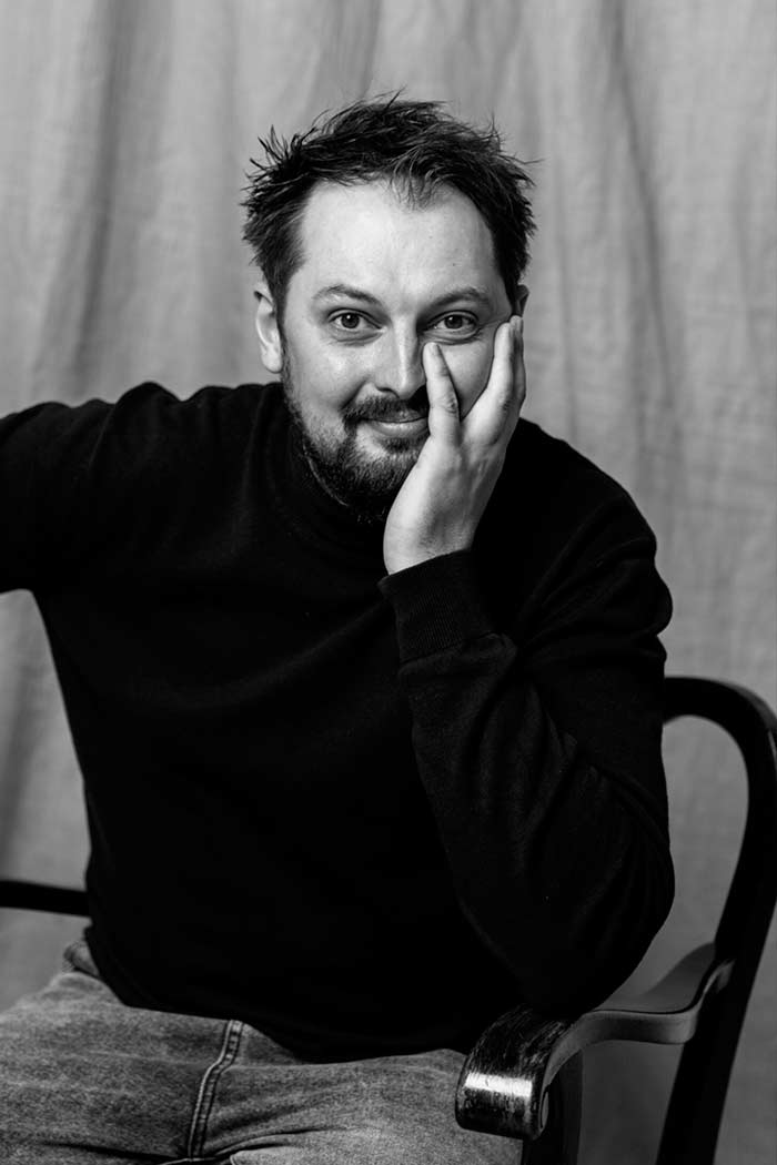 Актер Бийского драматического театра Артем Фоменко
